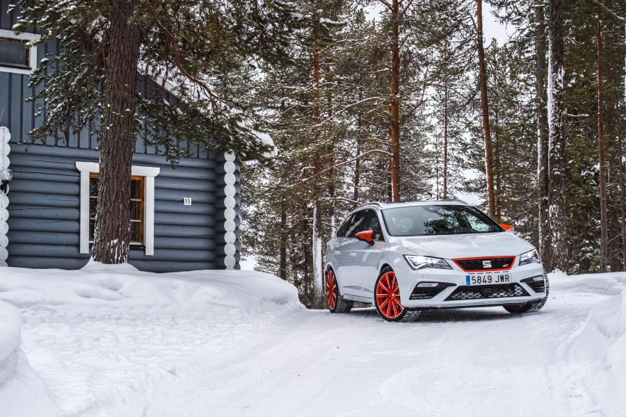  Seat Leon ST Cupra 300 2017 года  (WW) (фото 19 из 49)